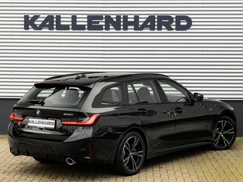 Gebraucht BMW 330 M Sport 258 PS (189 kW) 2024 Blacksapphire metallic (475) Kombi