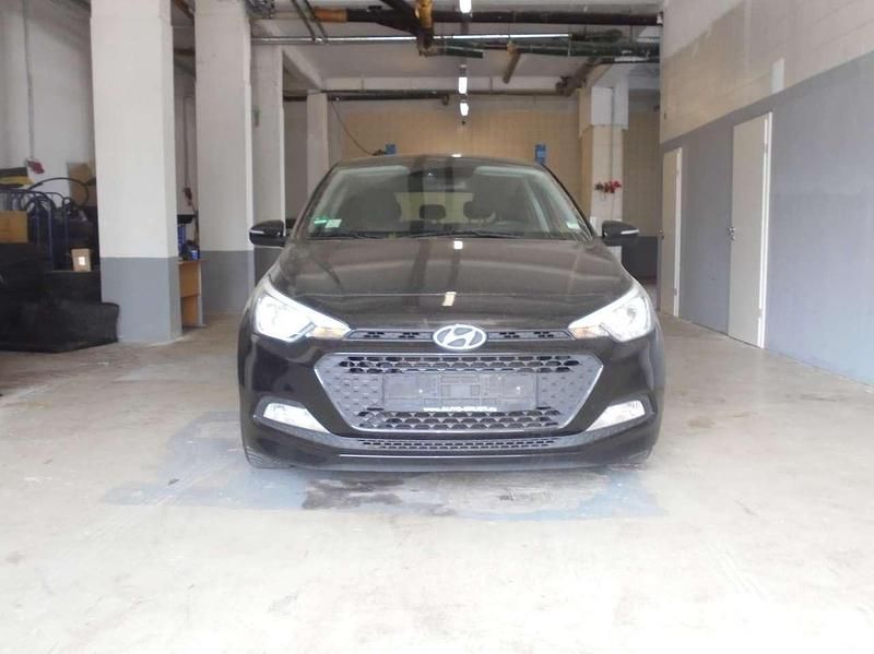 Phantom black. / mic Gebraucht 2015 Hyundai i20 YES! Kleinwagen | 5.750 € (Fairer Preis) - Bild 1/4