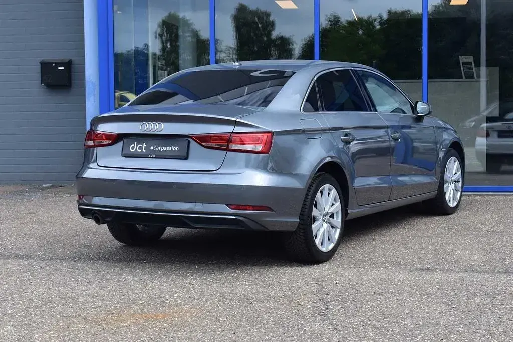 Gebraucht Audi A3 Sport 116 PS (85 kW) 2017 Grau Limousine