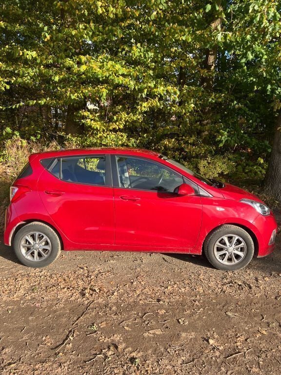 Rot Gebraucht 2016 Hyundai i10 Kleinwagen | 6.500 € (Superpreis) - Bild 1/4