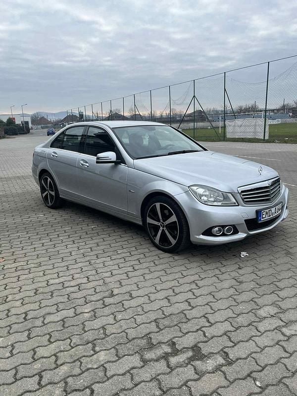 Grau Gebraucht 2011 Mercedes C220 Limousine | 5.000 € (Guter Preis) - Bild 1/4