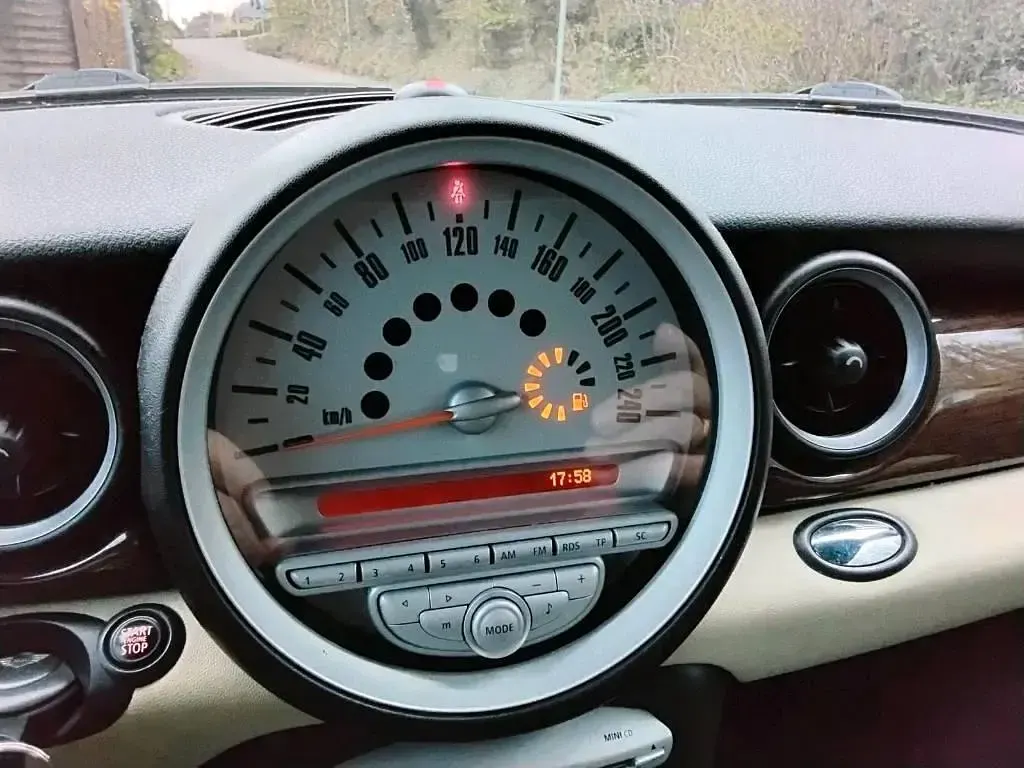 Usata Mini Cooper 120 CV (88 kW) 2007 Bianco Utilitaria