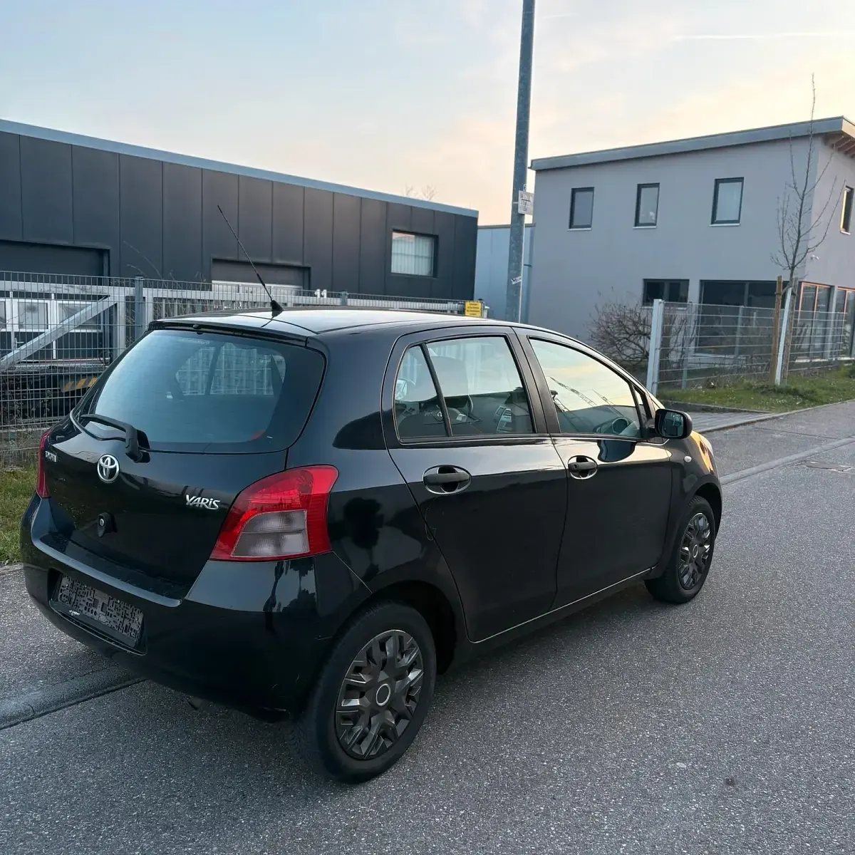 Gebraucht Toyota Yaris 70 PS (51 kW) 2007 Schwarz Kleinwagen