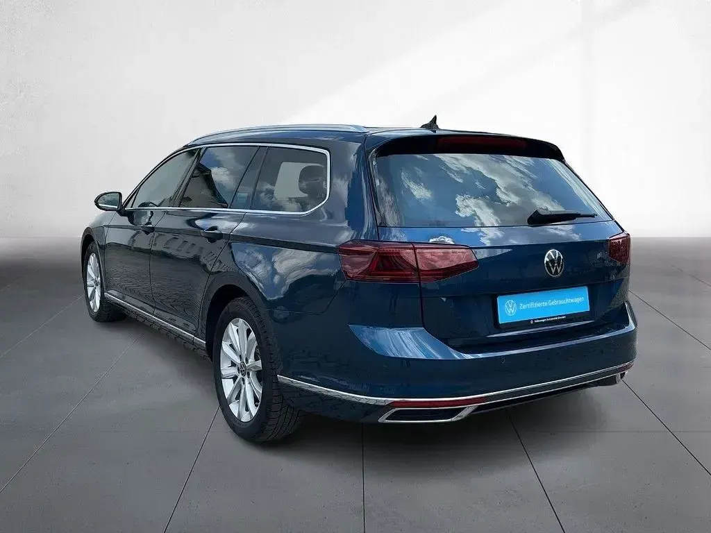 Gebraucht VW Passat Elegance 150 PS (110 kW) 2024 Blau Kombi