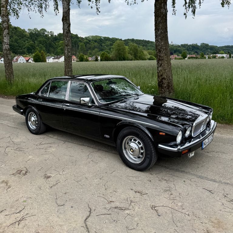 Schwarz Gebraucht 1990 Jaguar XJ12 Limousine | 28.500 € - Bild 1/4