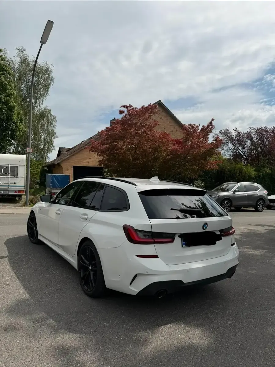 Gebraucht BMW 320 M Sport 190 PS (139 kW) 2022 Weiß Kombi