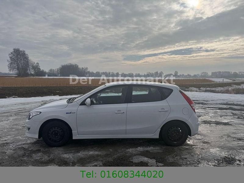Gebraucht Hyundai i30 116 PS (85 kW) 2011 Weiß Limousine