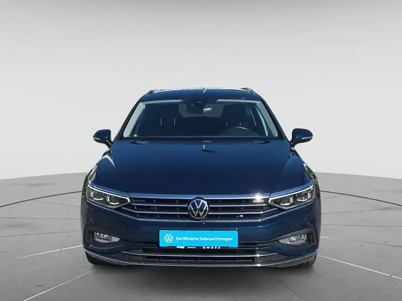 Gebraucht VW Passat Elegance 150 PS (110 kW) 2023 Aquamarinblau metallic Kombi