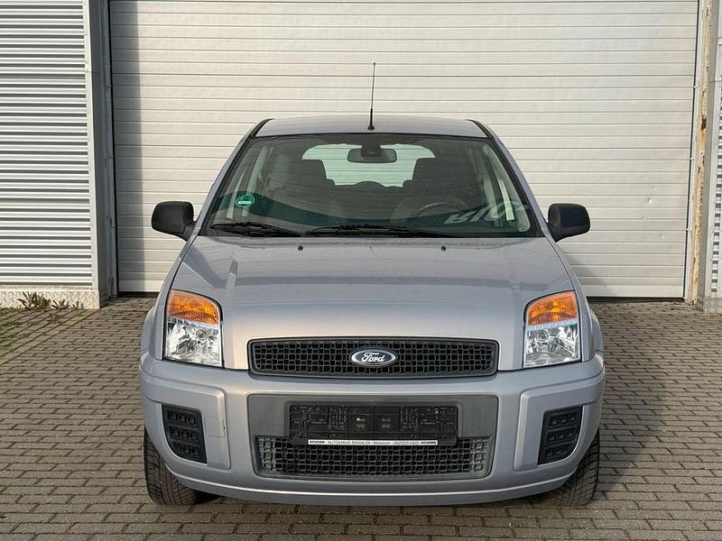 Gebraucht Ford Fusion Style 80 PS (58 kW) 2010 Silber Kleinwagen