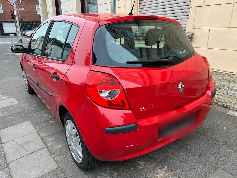 Gebraucht Renault Clio II 75 PS (55 kW) 2005 Rot Limousine
