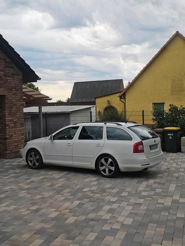Weiß Gebraucht 2009 Skoda Octavia Kombi | 4.000 € (Superpreis) - Bild 1/4