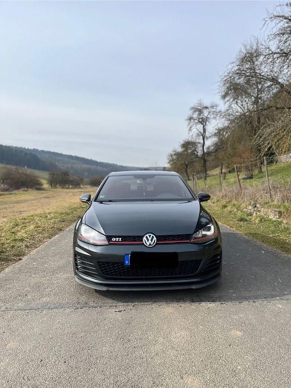 Schwarz Gebraucht 2014 VW Golf VII GTI Limousine | 14.699 € (Etwas zu teuer) - Bild 1/4