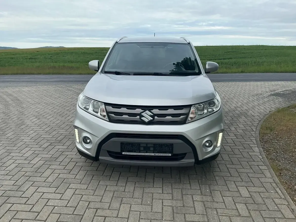 Gebraucht Suzuki Vitara 119 PS (87 kW) 2016 Silber SUV