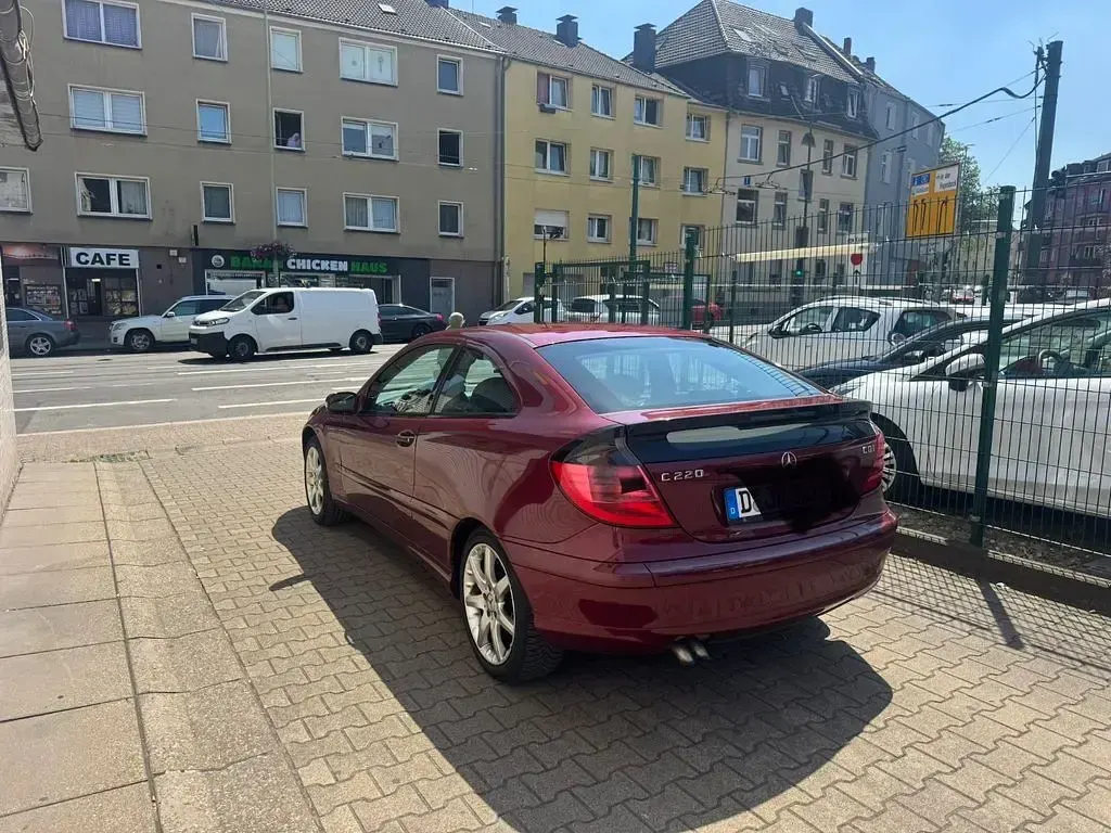 Gebraucht Mercedes C220 143 PS (105 kW) 2002 Rot Coupé
