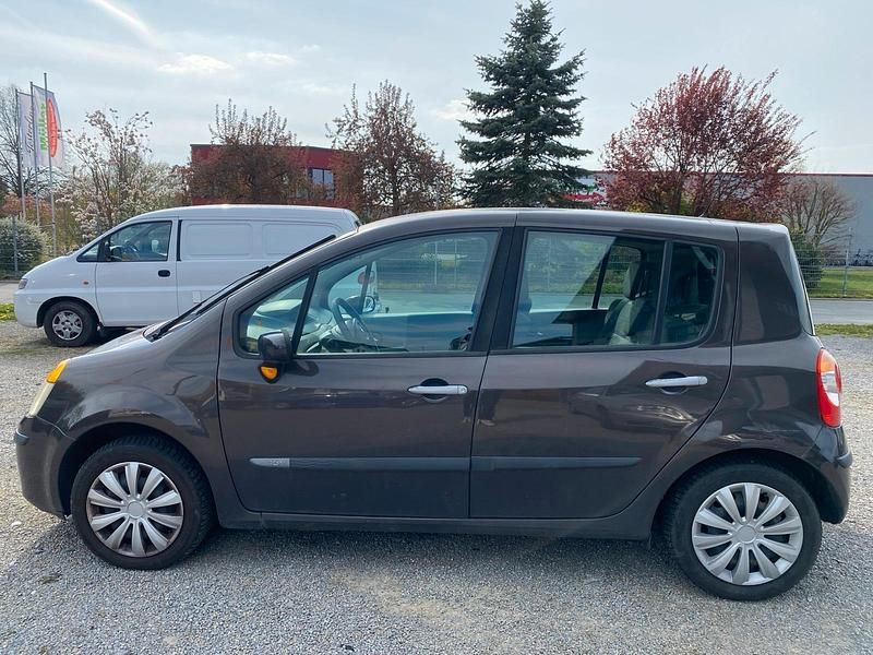 Usado Renault Modus 75 HP (55 kW) 2005 Andere farben Monovolume