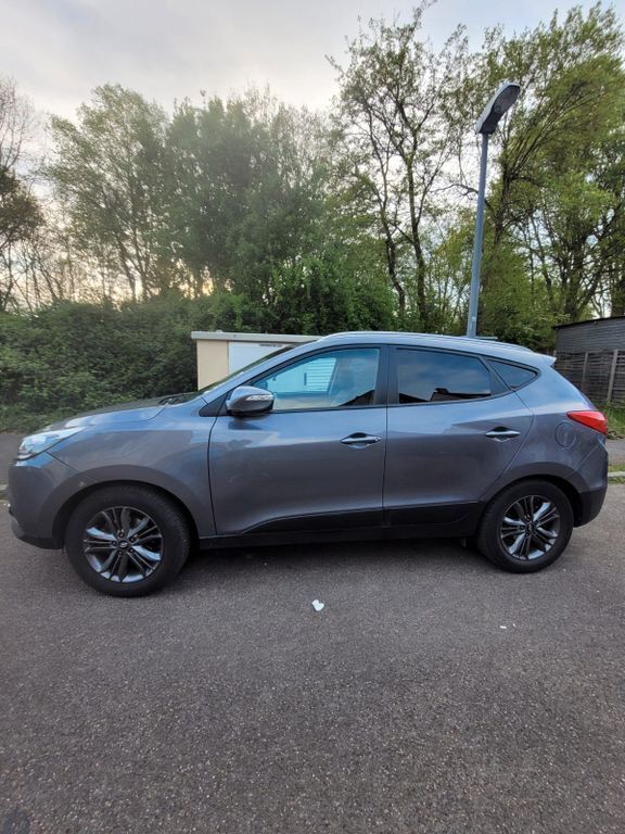 Grau Gebraucht 2015 Hyundai ix35 Style SUV | 11.300 € (Etwas zu teuer) - Bild 1/4