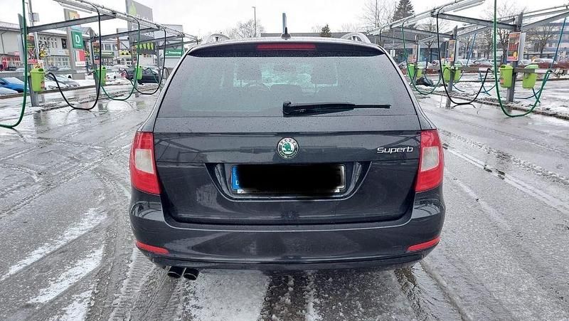 Gebraucht Skoda Superb Elegance 170 PS (125 kW) 2012 Schwarz Kombi