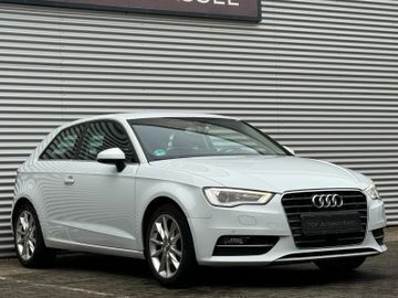Weiß Gebraucht 2012 Audi A3 Ambiente Limousine | 9.990 € (Fairer Preis) - Bild 1/4