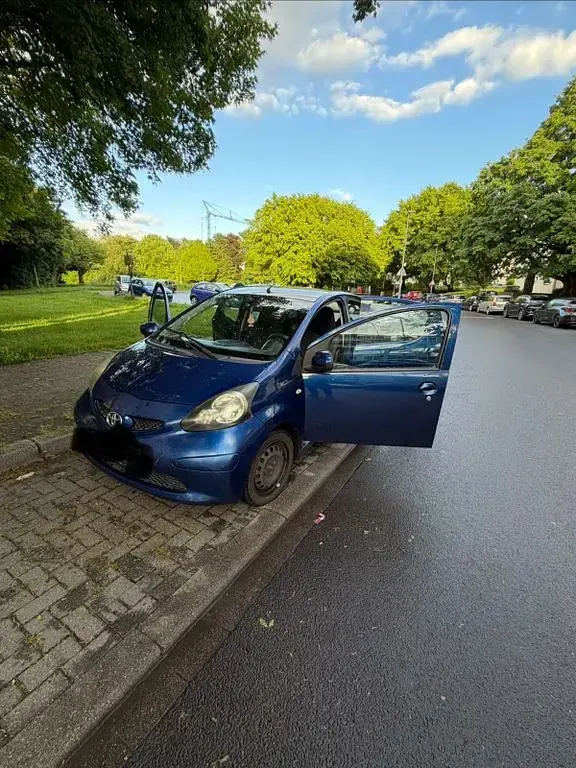 Gebraucht Toyota Aygo 68 PS (50 kW) 2008 Blau Kleinwagen