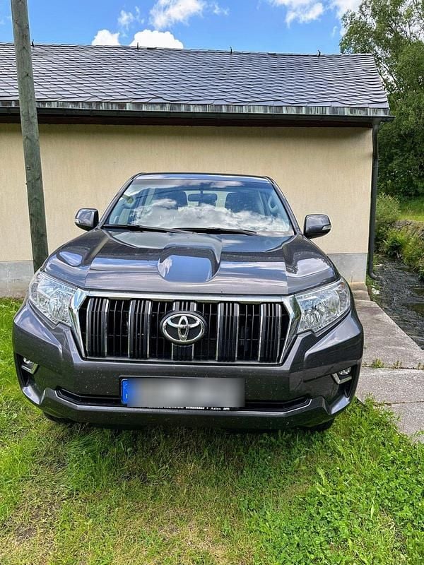 Grau Gebraucht 2022 Toyota Land Cruiser Comfort SUV | 52.000 € (Superpreis) - Bild 1/4