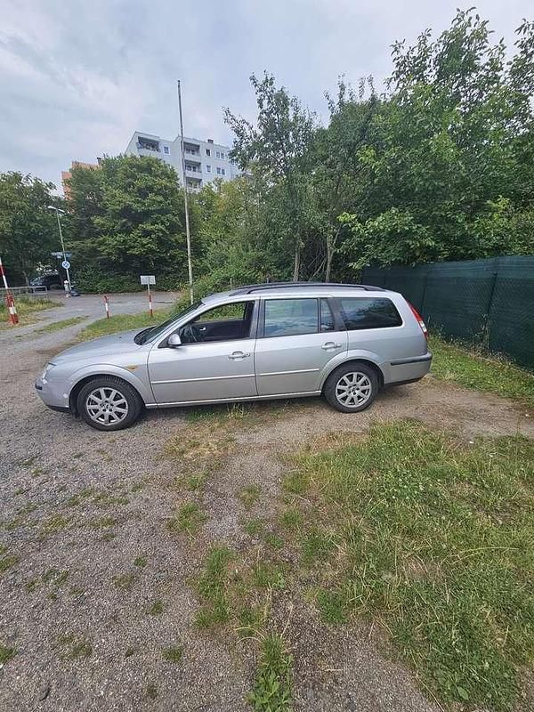 Silber Gebraucht 2002 Ford Mondeo Ambiente Kombi | 900 € (Fairer Preis) - Bild 1/4