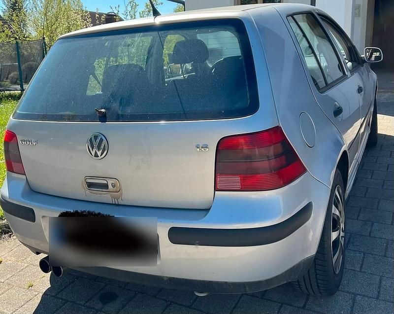 Usata VW Golf IV 101 CV (74 kW) 2000 Argento Berlina