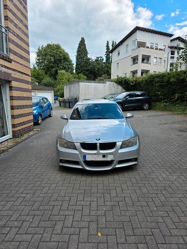 Silber Gebraucht 2006 BMW 320 M Sport Limousine | 5.100 € (Fairer Preis) - Bild 1/4