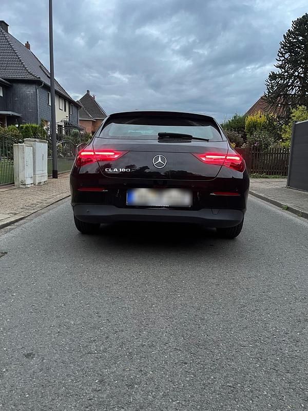 Schwarz Gebraucht 2020 Mercedes CLA180 Limousine | 18.899 € (Superpreis) - Bild 1/4