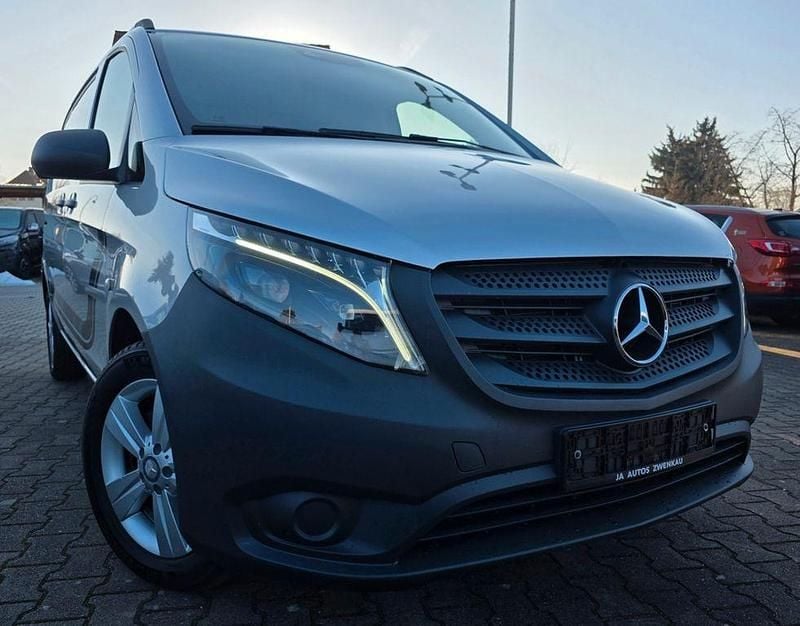Gebraucht Mercedes Vito 163 PS (119 kW) 2023 Silber Van