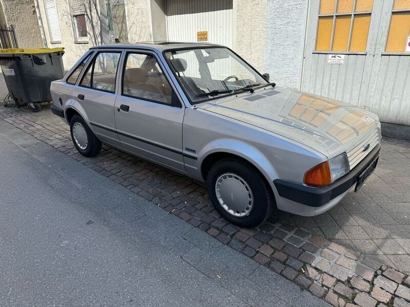 Silber Gebraucht 1985 Ford Escort Limousine | 3.850 € - Bild 1/4