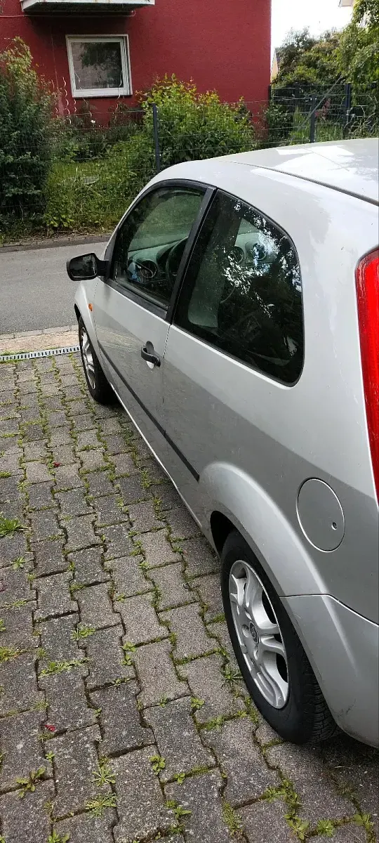 Gebraucht Ford Fiesta 70 PS (51 kW) 2004 Silber Kleinwagen