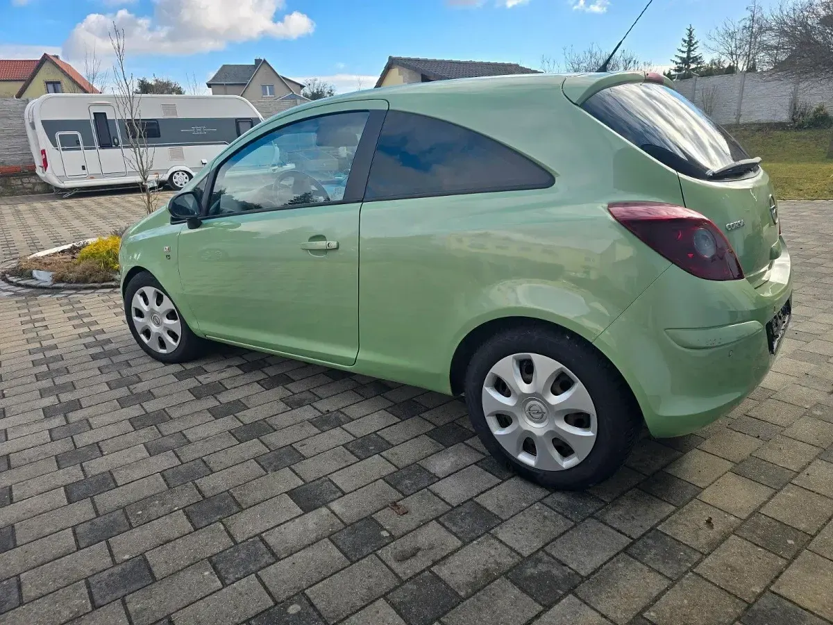 Gebraucht Opel Corsa Edition 87 PS (63 kW) 2010 Grün Kleinwagen