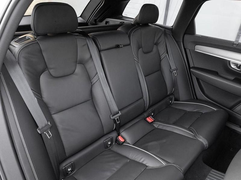 Neu Volvo V90 Plus 310 PS (228 kW) 2025 Weiß Kombi