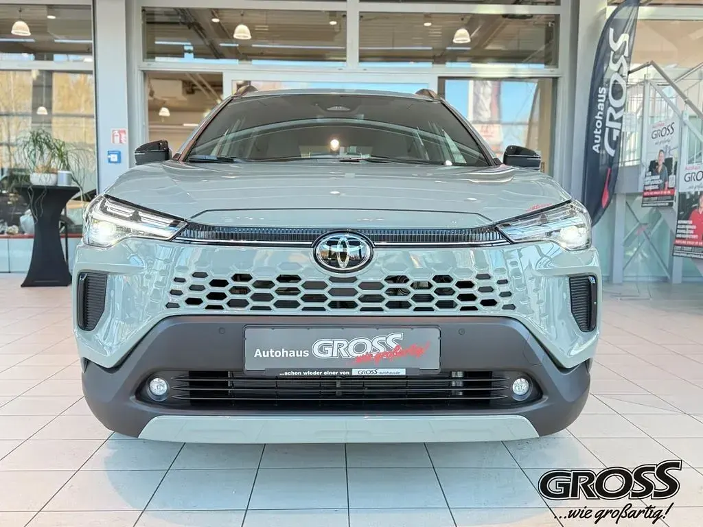 Neu Toyota Corolla Cross 178 PS (130 kW) 2025 Urban khaki SUV