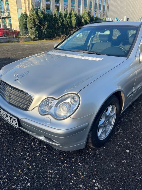Silber Gebraucht 2003 Mercedes C200 Limousine | 3.000 € (Fairer Preis) - Bild 1/4
