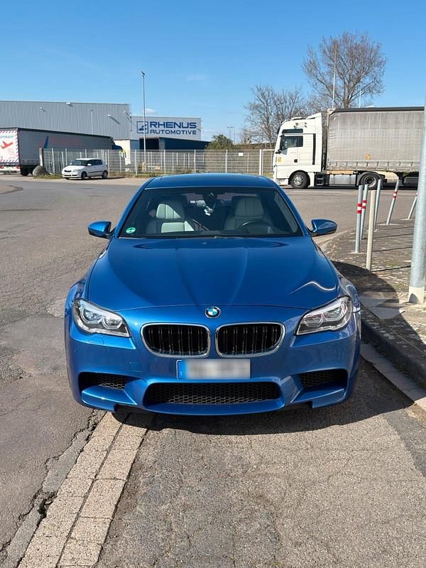 Gebraucht BMW M5 560 PS (411 kW) 2011 Blau Limousine