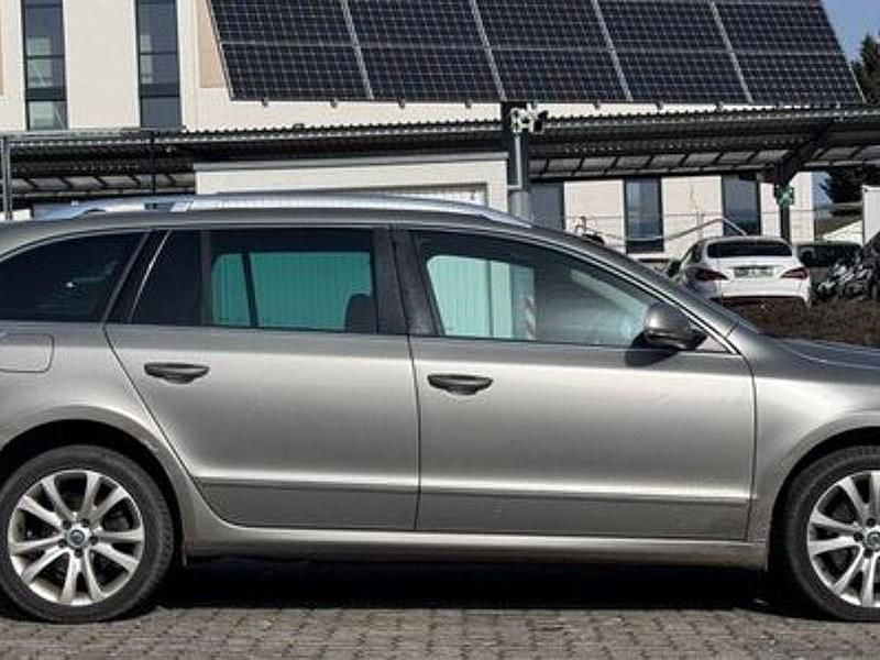 Gebraucht Skoda Superb 140 PS (102 kW) 2012 Beige Kombi