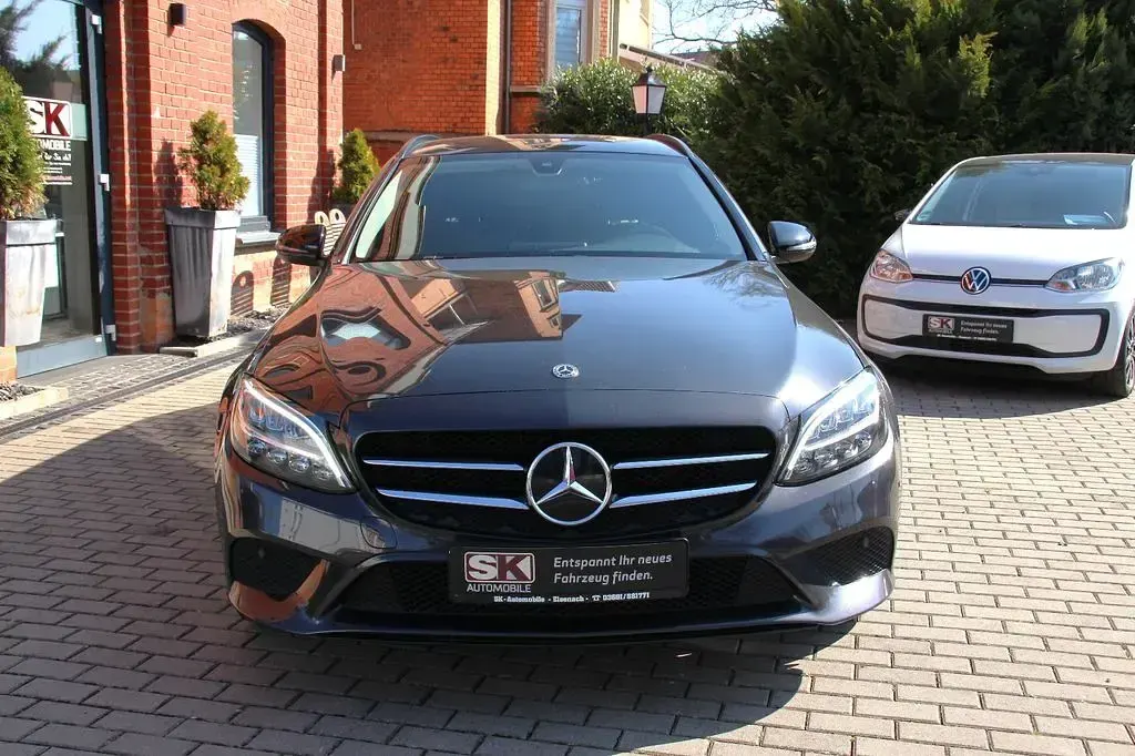 Gebraucht Mercedes C200 Avantgarde 160 PS (117 kW) 2019 Grau Limousine