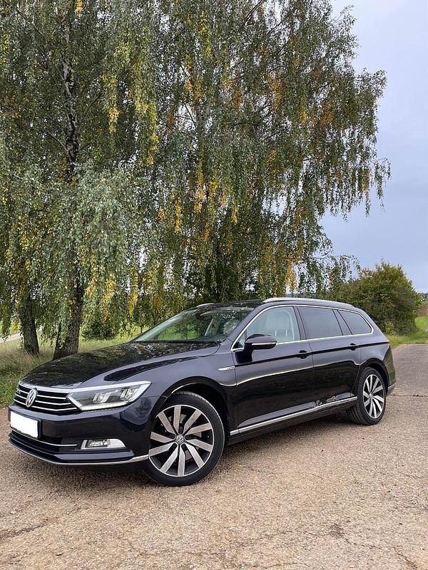 Schwarz Gebraucht 2017 VW Passat Sportline Kombi | 10.990 € (Superpreis) - Bild 1/4