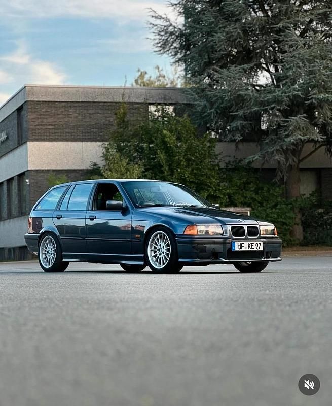 Grau Gebraucht 1997 BMW 323 Sport Line Kombi | 7.499 € (Fairer Preis) - Bild 1/4