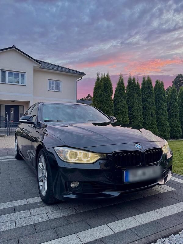 Schwarz Gebraucht 2013 BMW 330 Comfort Edition Limousine | 12.500 € (Guter Preis) - Bild 1/4
