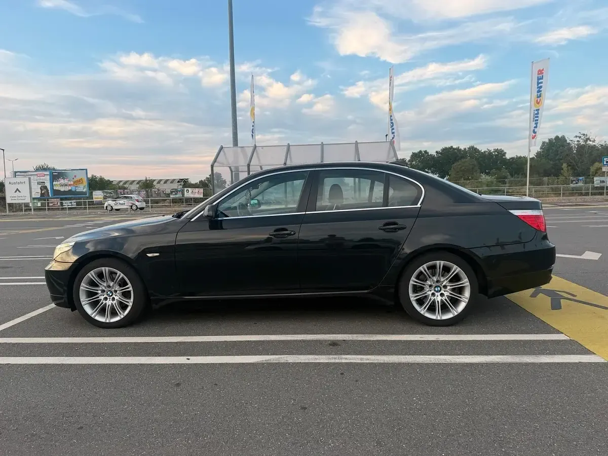 Gebraucht BMW 523 190 PS (139 kW) 2007 Schwarz Limousine