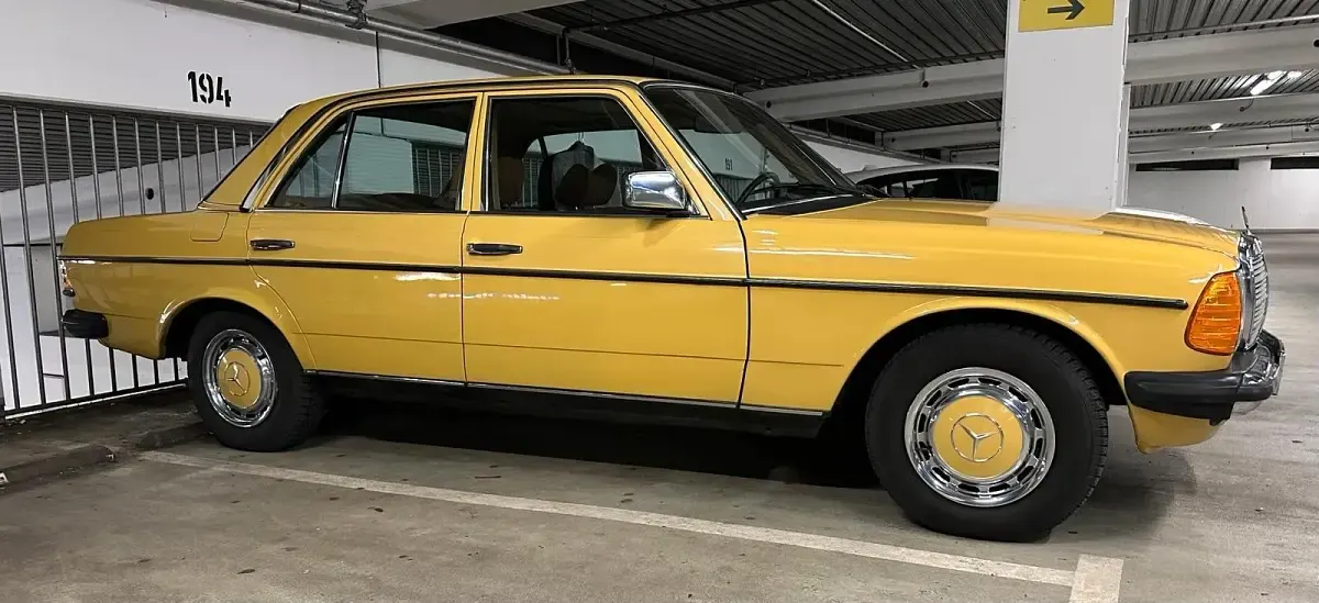Gebraucht Mercedes 230 109 PS (80 kW) 1977 Gold Limousine