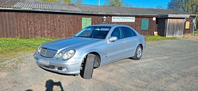 Second-hand Mercedes E220 150 CP (110 kW) 2002 Argintiu Berlinǎ
