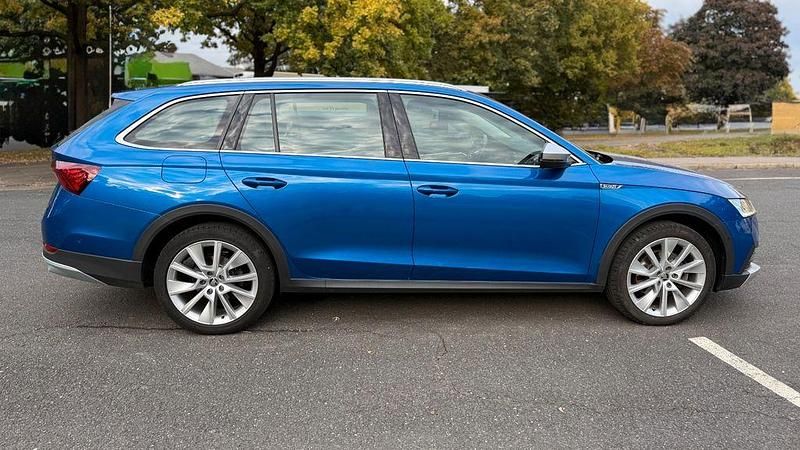 Gebraucht Skoda Octavia Scout 200 PS (147 kW) 2022 Blau Kombi