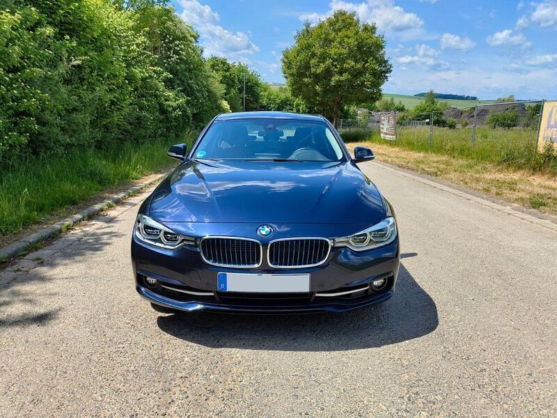 Gebraucht BMW 330e iPerformance 252 PS (185 kW) 2017 Blau Limousine