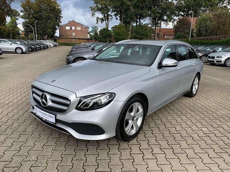 Gebraucht Mercedes E220 Avantgarde 194 PS (142 kW) 2018 Iridiumsilber  metalliclack Kombi