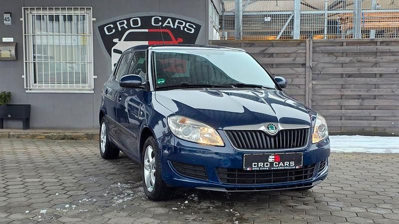 Gebraucht Skoda Fabia Family 69 PS (50 kW) 2012 Blau Limousine