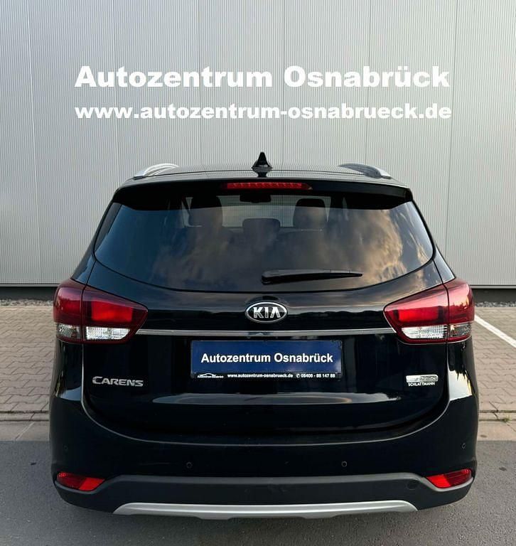 Gebraucht Kia Carens Vision 141 PS (103 kW) 2016 Cassisschwarz met. Van / Kleinbus