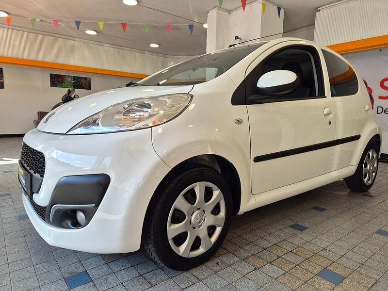 Gebraucht Peugeot 107 Active 68 PS (50 kW) 2012 Weiß Kleinwagen